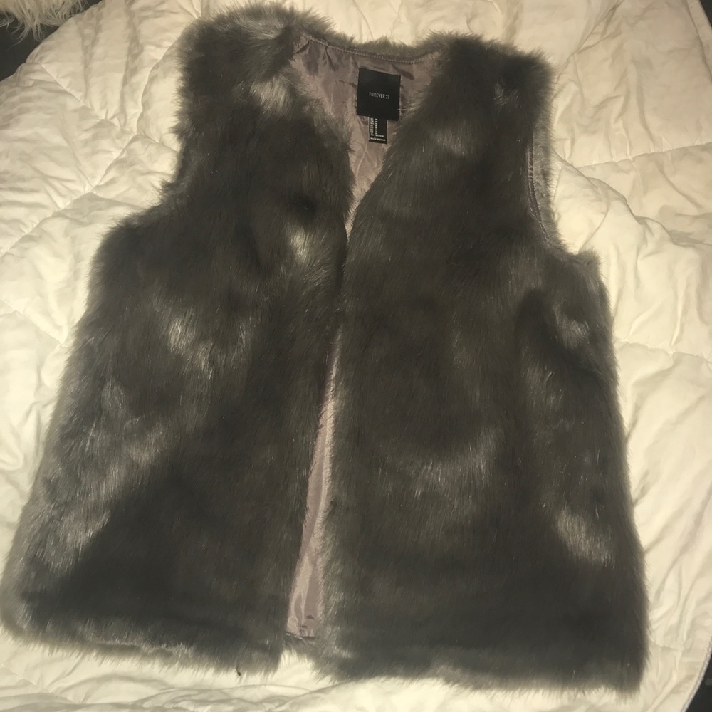 Faux fur vest in grey